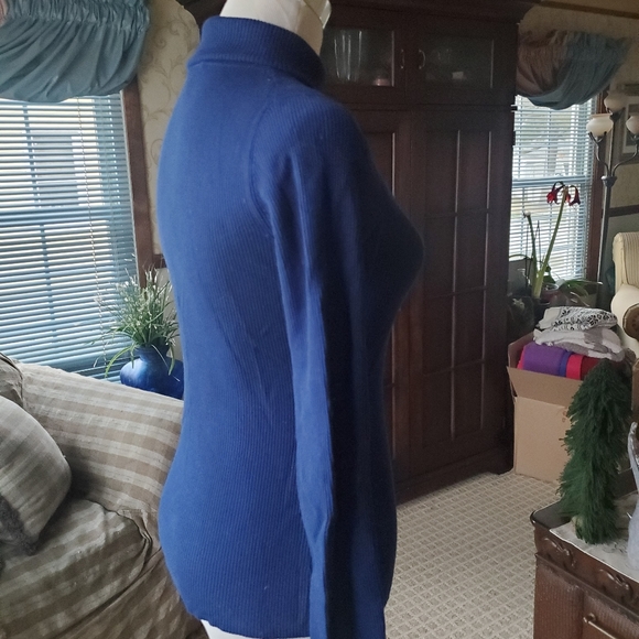 Navy blue turtleneck - Picture 2 of 4